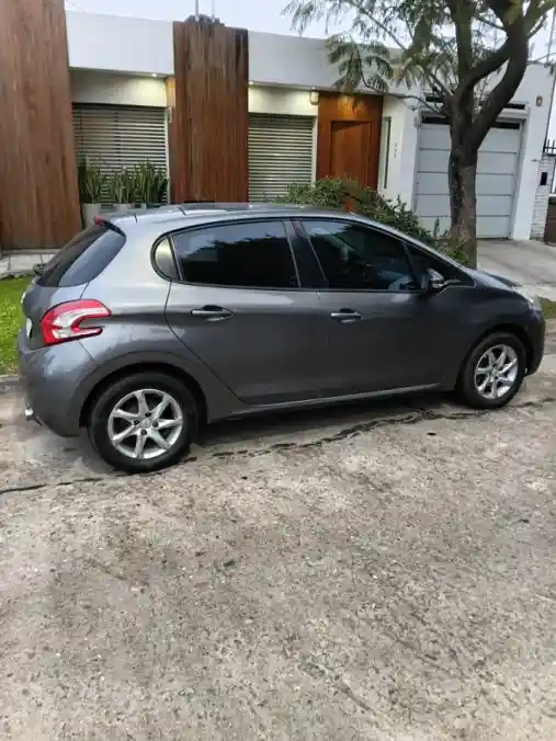Peugeot 208 Allure Atouchscreem, 2016  2016 - foto 2
