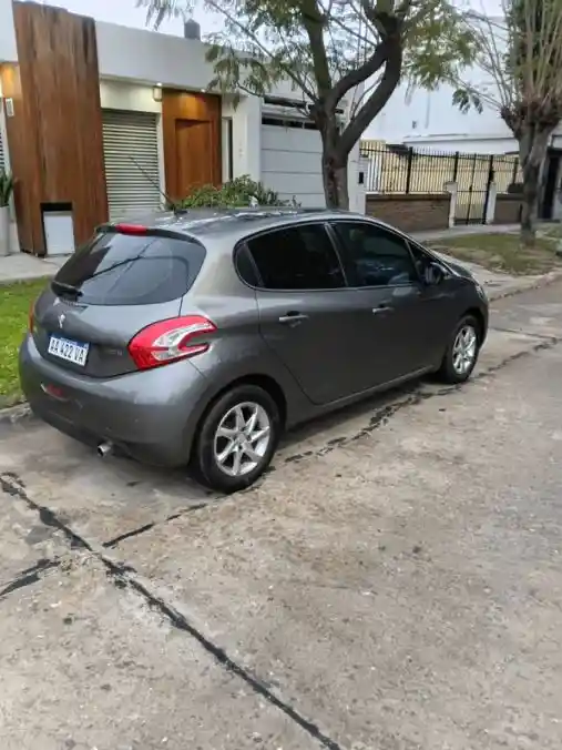 Peugeot 208 Allure Atouchscreem, 2016  2016 - foto 3