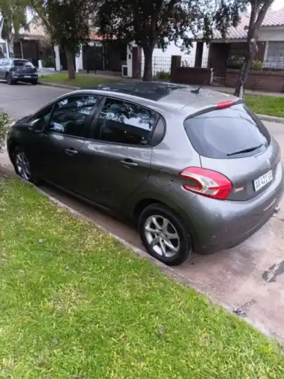 Peugeot 208 Allure Atouchscreem, 2016  2016 - foto 4