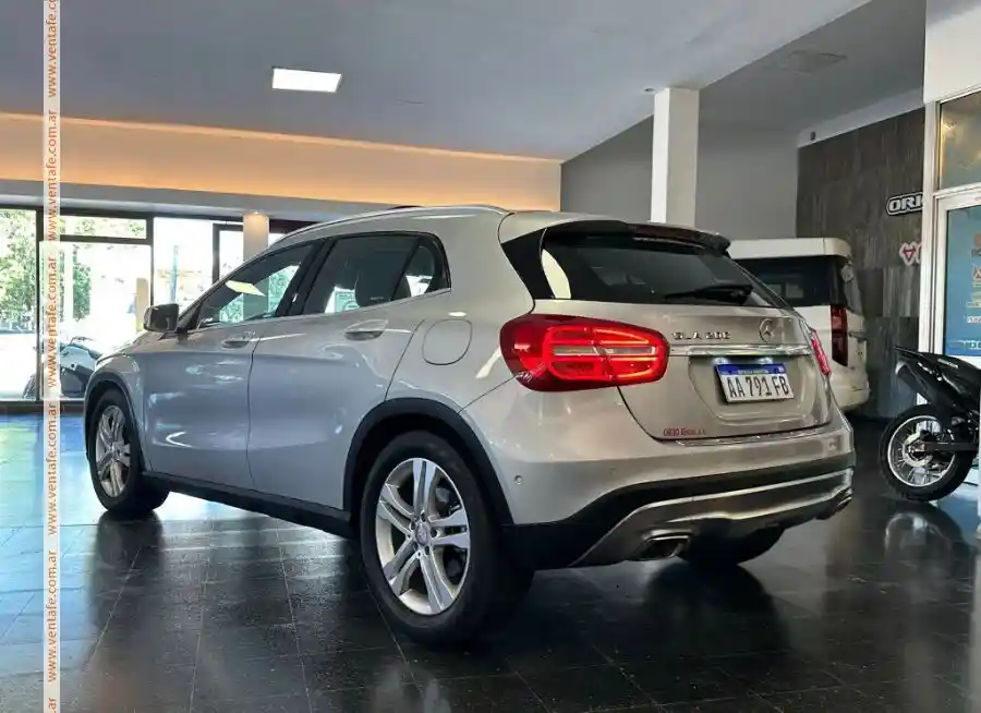 Mercedes-Benz Gla 200 1.6Turbo Automático Año 2016  2016 - foto 2