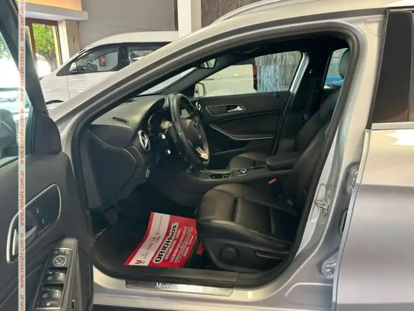 Mercedes-Benz Gla 200 1.6Turbo Automático Año 2016  2016 - foto 4
