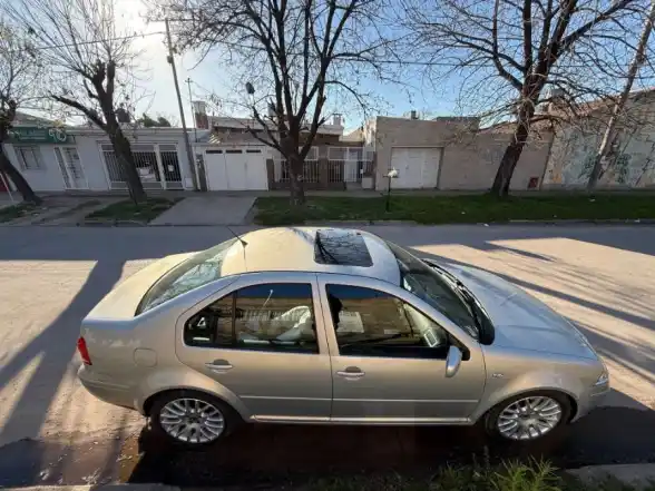 BORA 1.8 turbo 2011 - foto 1