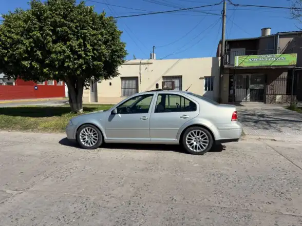 Bora 1.8 Turbo  2011 - foto 2