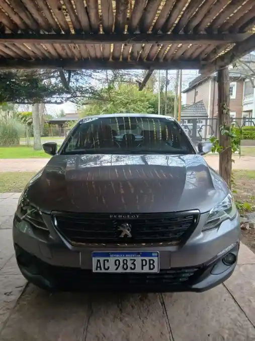 Peugeot 301 1.6 Allure Plus - foto 1