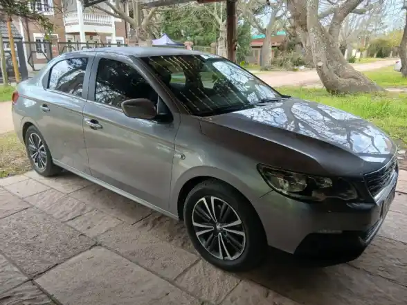 Peugeot 301 1.6 Allure Plus - foto 2