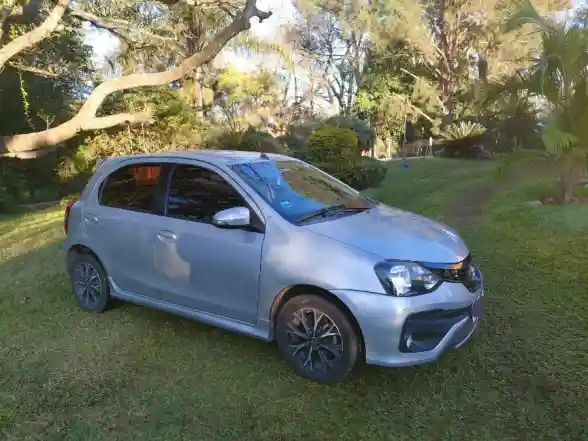 Toyota Etios Xls 1.5 Sedan 5 Puertas - foto 1