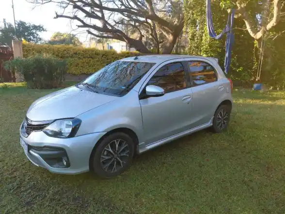 Toyota Etios Xls 1.5 Sedan 5 Puertas - foto 3