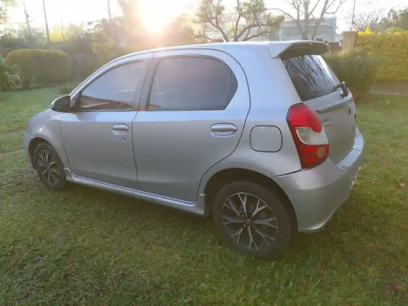 Toyota Etios Xls 1.5 Sedan 5 Puertas - foto 4