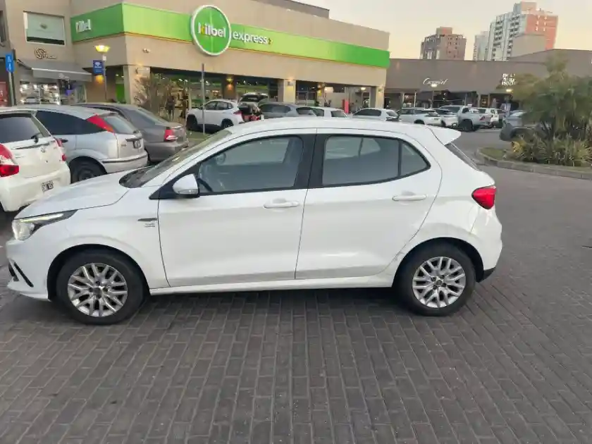 Fiat Argo 1.8  Precision Mt (Full Equipado) 80000K - foto 3