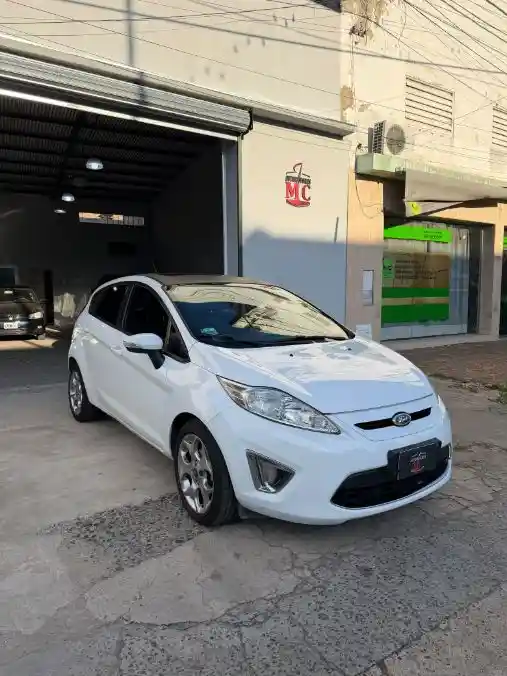 Ford Fiesta Kinetic Titanium  2013 - foto 1
