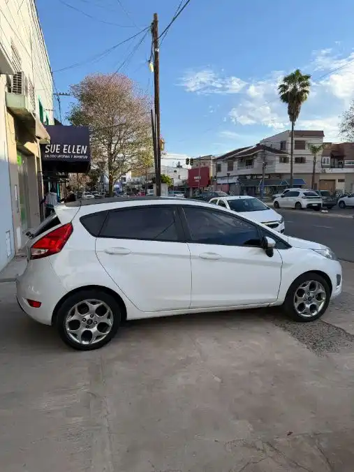 Ford Fiesta Kinetic Titanium  2013 - foto 2