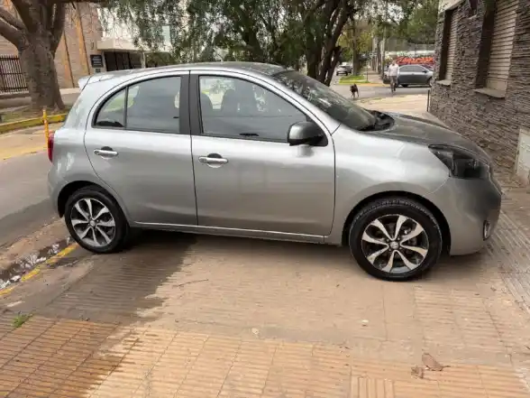 Nissan March Advance P D F2 Año 2018 - 53.000 Km  2018 - foto 1