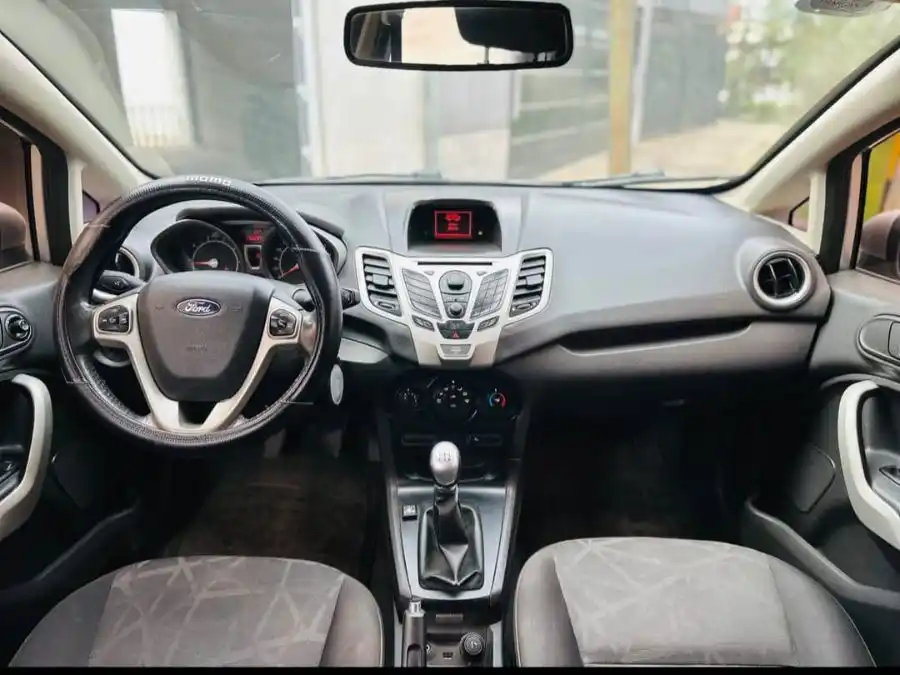 Ford Fiesta Kinetic Titanium  2011 - foto 3