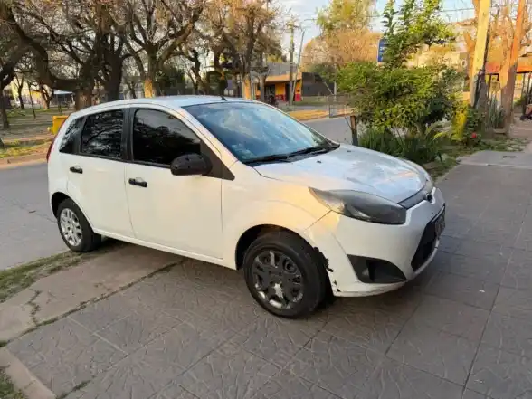 Ford Fiesta 1.6 Año 2012  2012 - foto 2