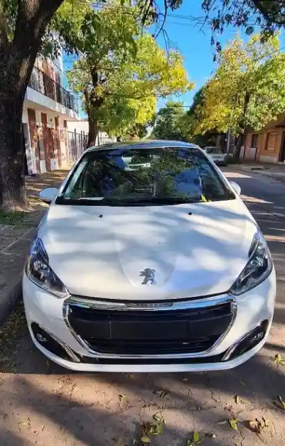Peugeot 208 Feline 1.6  2019 - foto 2