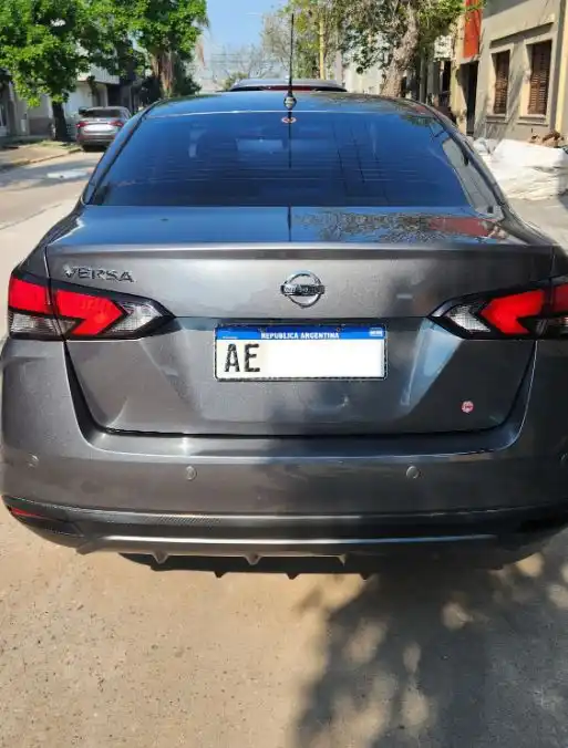 Nissan Versa Advance Cvt 2021 - Services Oficiales  2021 - foto 2