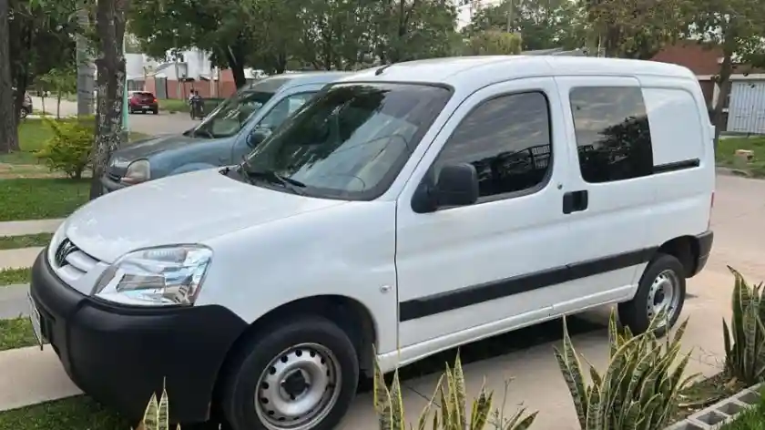 Peugeot Partner 2021Hdi 5 Asientos 87.000Km  2021 - foto 1