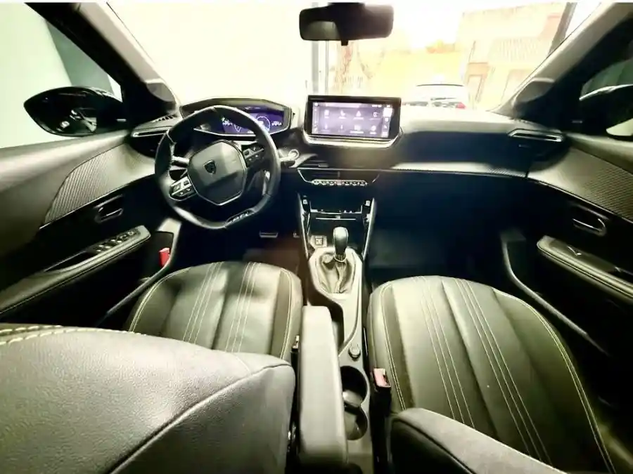 Peugeot 208 Gt 1.0 Cvt (Cadenero )2025 17.000 Kms  2025 - foto 4