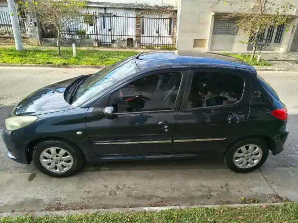 Peugeot 207 - foto 1