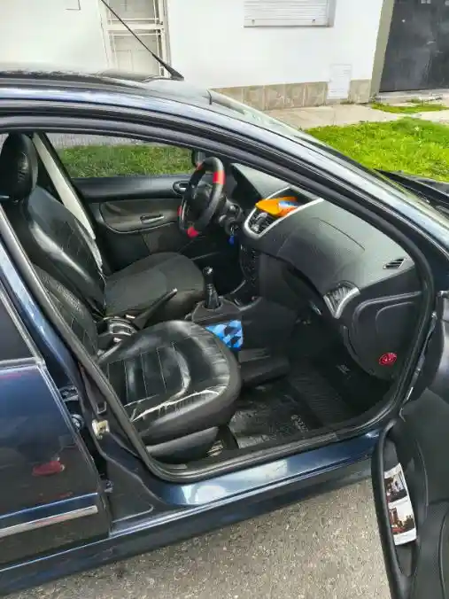 Peugeot 207 - foto 4