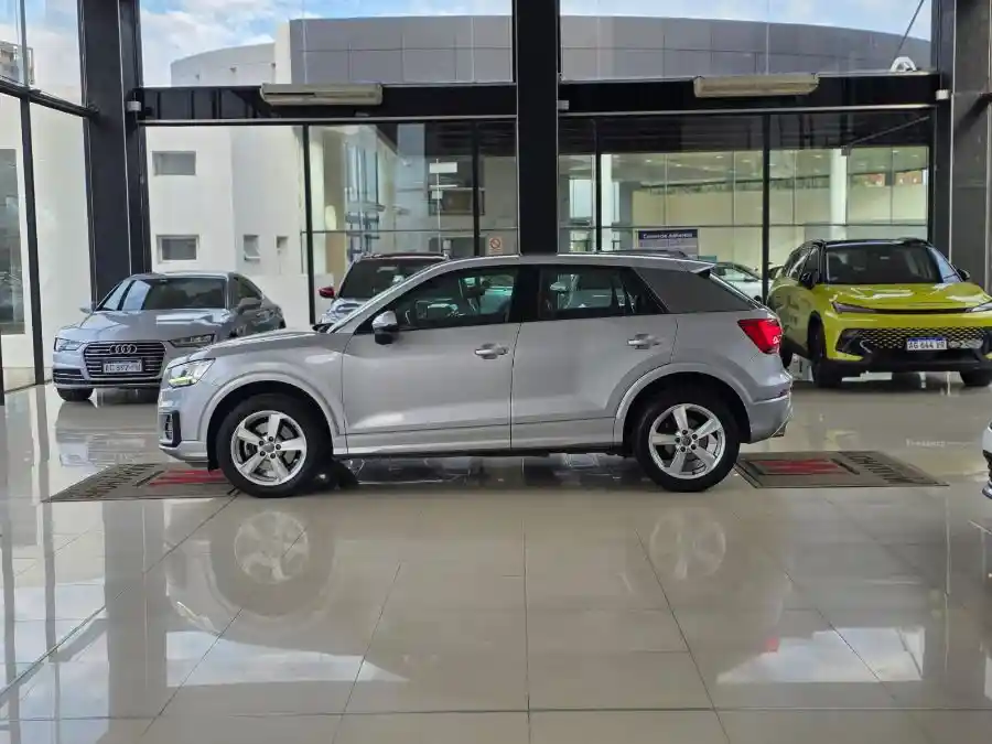 Audi Q2 1.4 Tfsi S Tronic 2018 •  2018 - foto 4