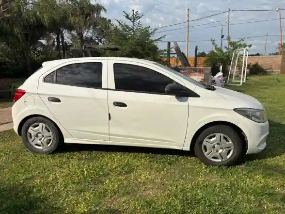 Chevrolet Onix Joy  2017 - foto 2