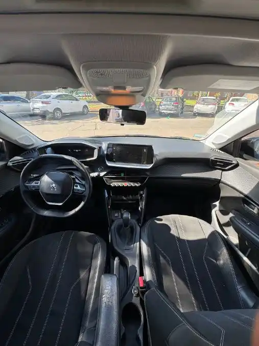 Peugeot 208 Feline - foto 4