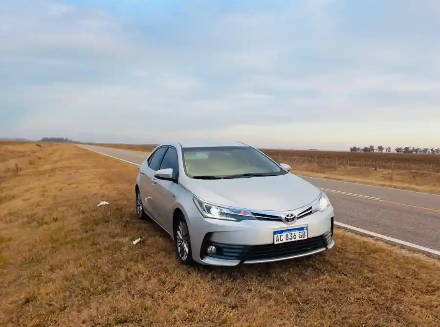 Toyota Corolla Xei  Modelo 2018 Automático  2018 - foto 2