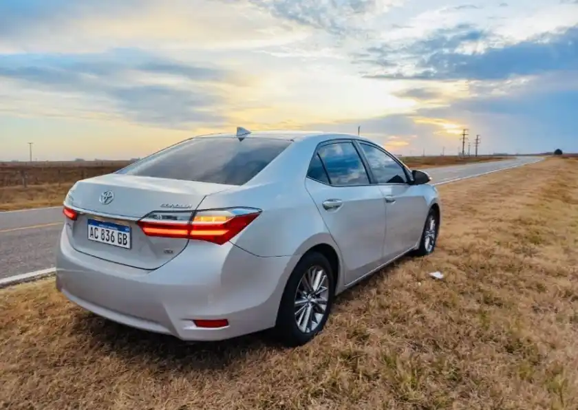 Toyota Corolla Xei  Modelo 2018 Automático  2018 - foto 3