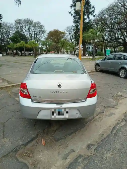 Renault Symbol 1.6 Sedan 4 Puertas  2027 - foto 2