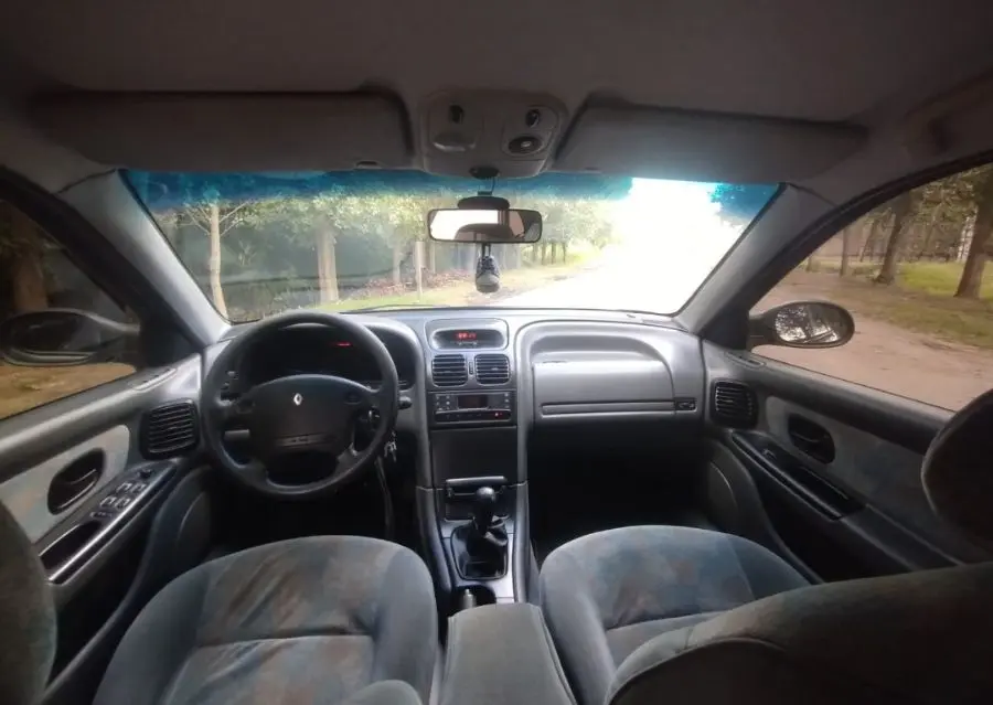 Renault Laguna Rxe 2.0 16V 139Cv - foto 2