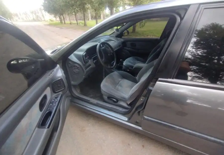 Renault Laguna Rxe 2.0 16V 139Cv - foto 3
