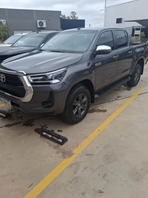 Toyota Hilux Srv 2023 4X4 Manual 8.900 Klm  2023 - foto 1
