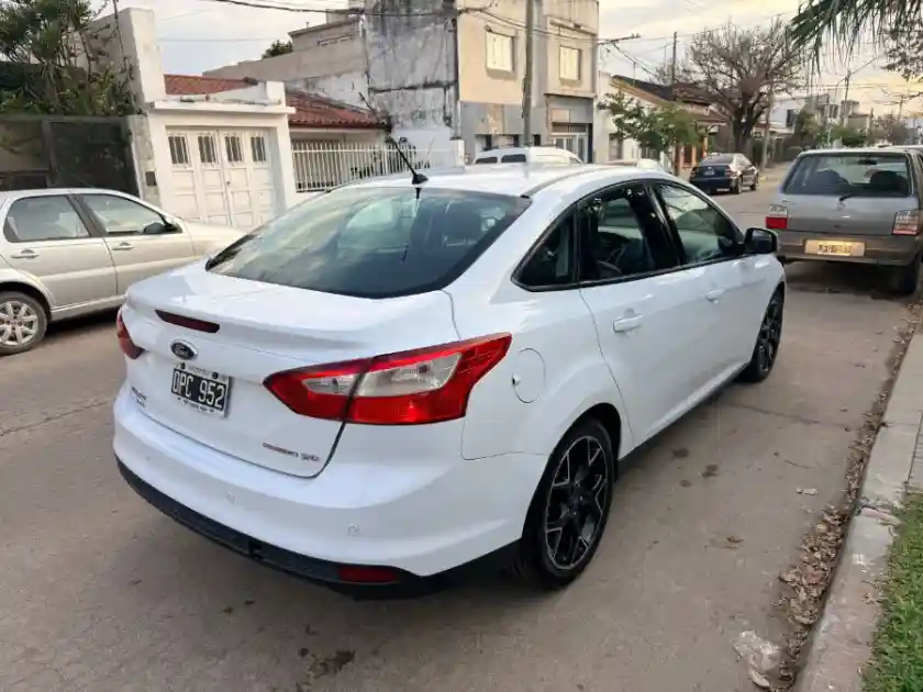 Ford Focus Tope De Gama Tapizado Cuero Automático  2015 - foto 2