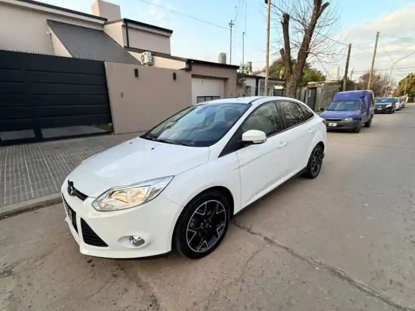 Ford Focus Tope De Gama Tapizado Cuero Automático  2015 - foto 3