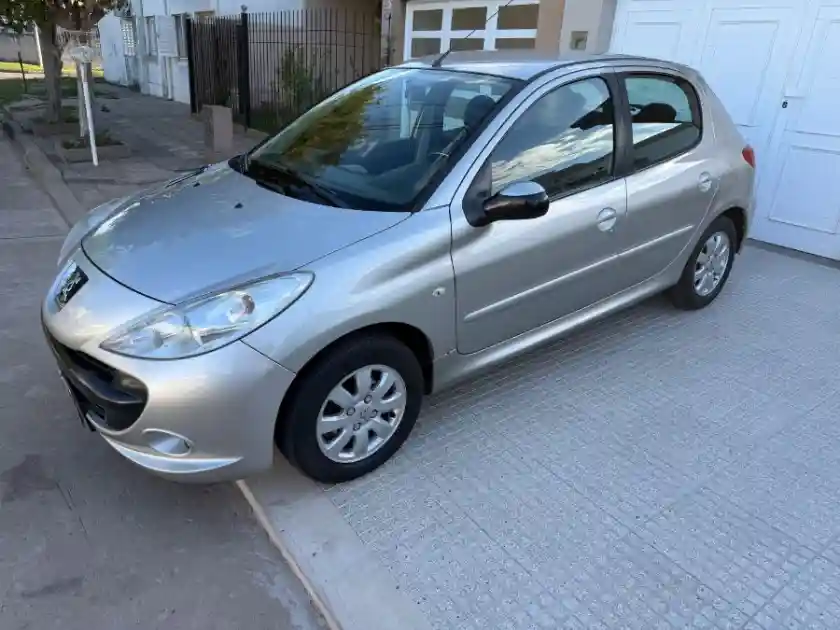 Peugeot 207  2010 - foto 1