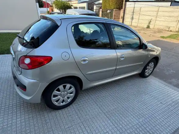 Peugeot 207  2010 - foto 2