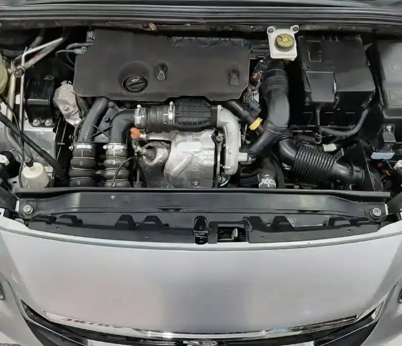 Peugeot 308 Feline 1.6 Hdi, Modelo 2015  2015 - foto 3