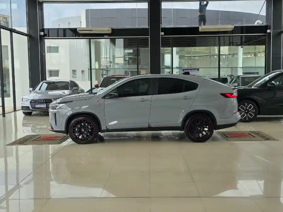 Fiat Fastback Abarth 1.3T T270 At6 2025 | 9.500 Km  2025 - foto 4