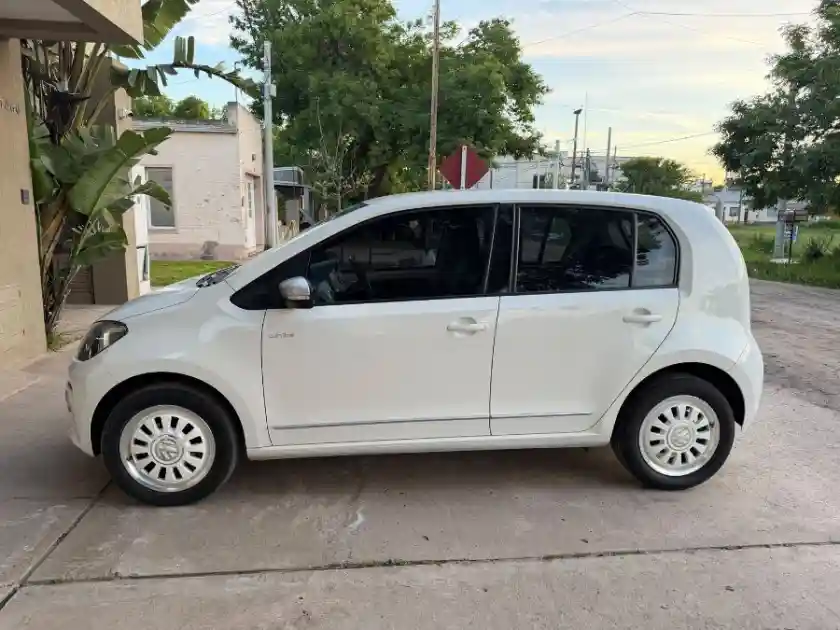 Volkswagen Up! White - foto 1